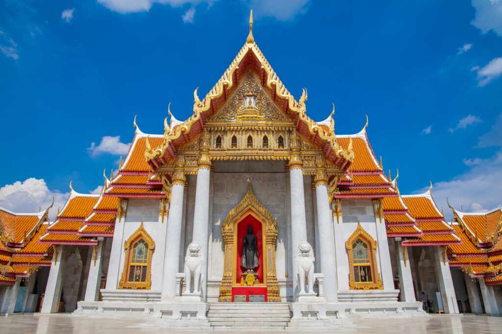 泰國自由行一定會去的查那達蘭寺，是世界上少見的金屬城堡寺廟