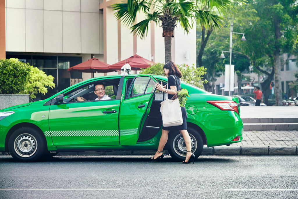 越南旅遊注意事項重點之一，搭乘計程車最好選擇當地的大品牌，像是Grab叫車服務，比較安全。