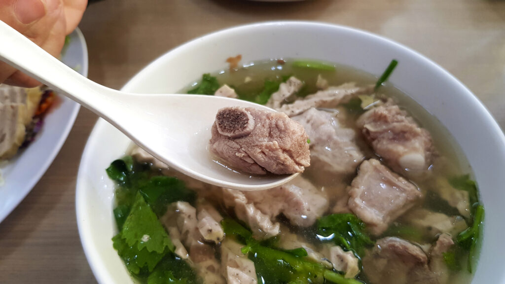 在越南飲食，最好都吃熟食，避免吃生食，容易產生寄生蟲類疾病。