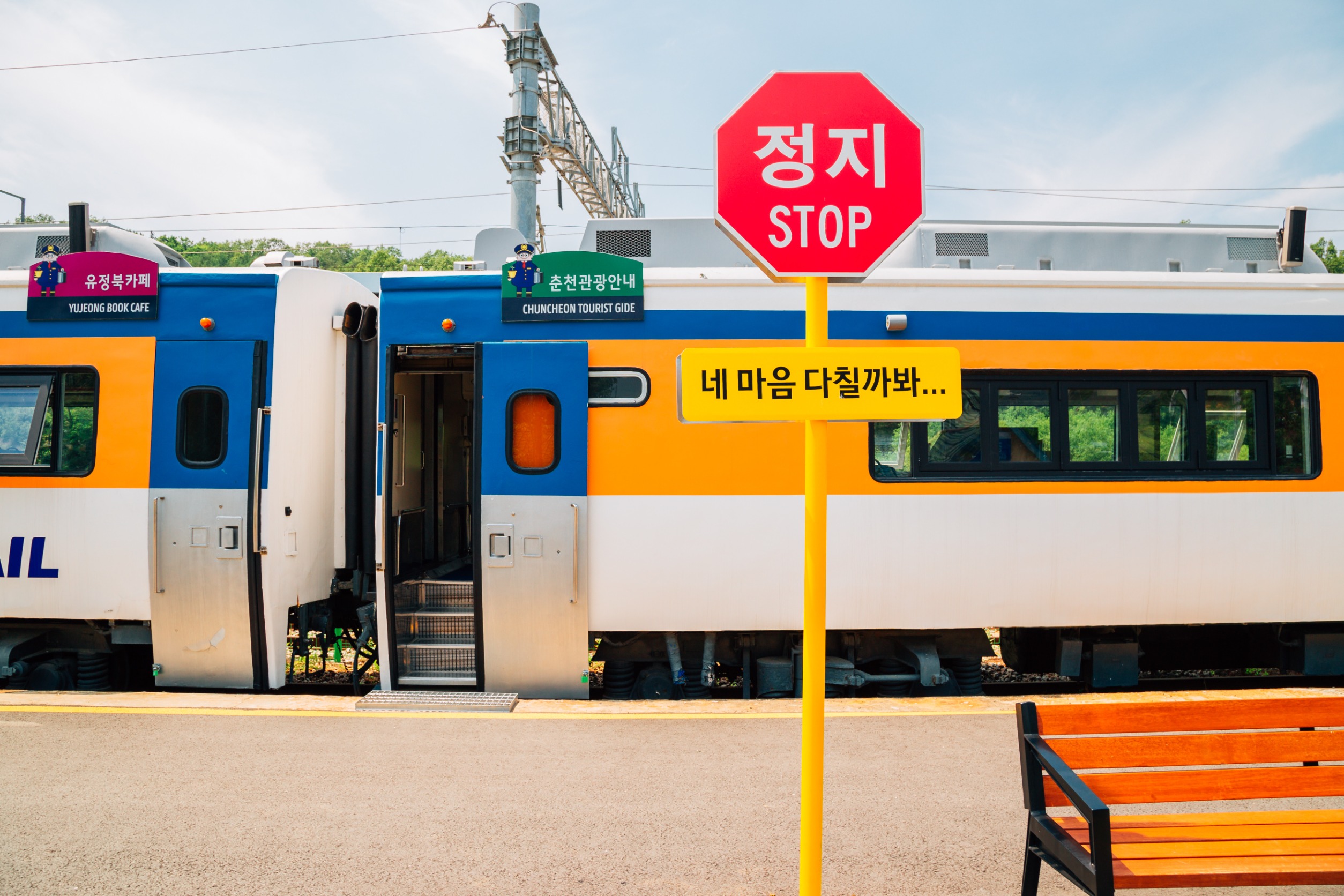 韓國夏天氣候溫暖，可以嘗試自由行搭火車旅行，帶簡單行李就能上路。圖/123RF圖庫
