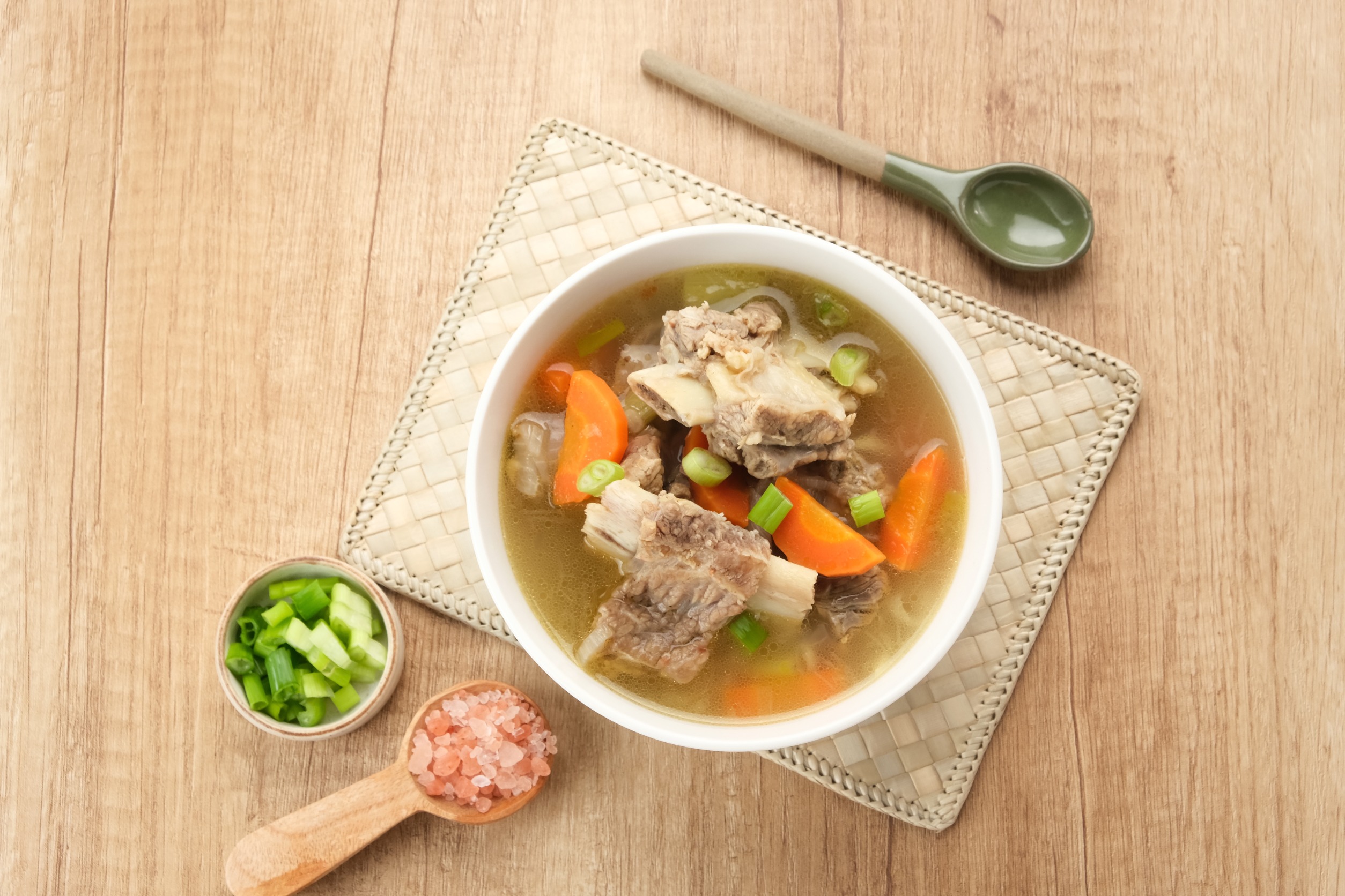 氣泡水入菜食譜推薦 冬天來燉排骨湯、做炸雞 溫暖妳的胃和心