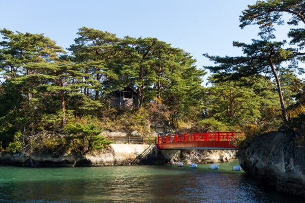日本三景松島怎麼玩？搭船遊島嶼祕境、逛伊達家族遺跡！美景更勝芭蕉俳句！