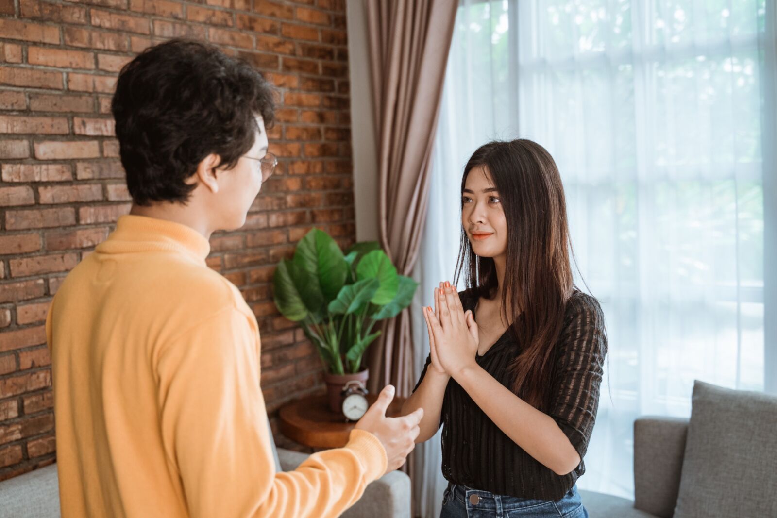 總是說「沒關係」的妳其實受夠了吧？低自我價值感的6個自傷行為