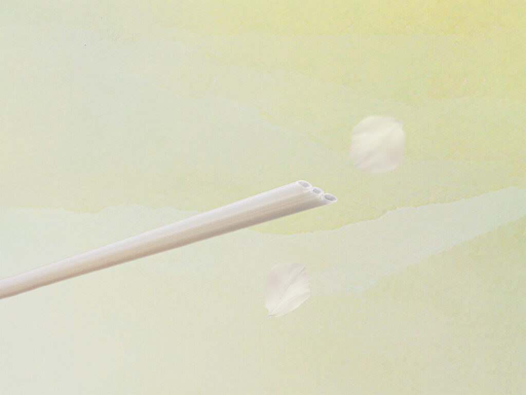 新品上市推「茉茗山品吸管」採三孔設計，逐層釋放「一香、二味、山韻」，帶來前所未有的味覺體驗。（圖/TEA TOP提供）