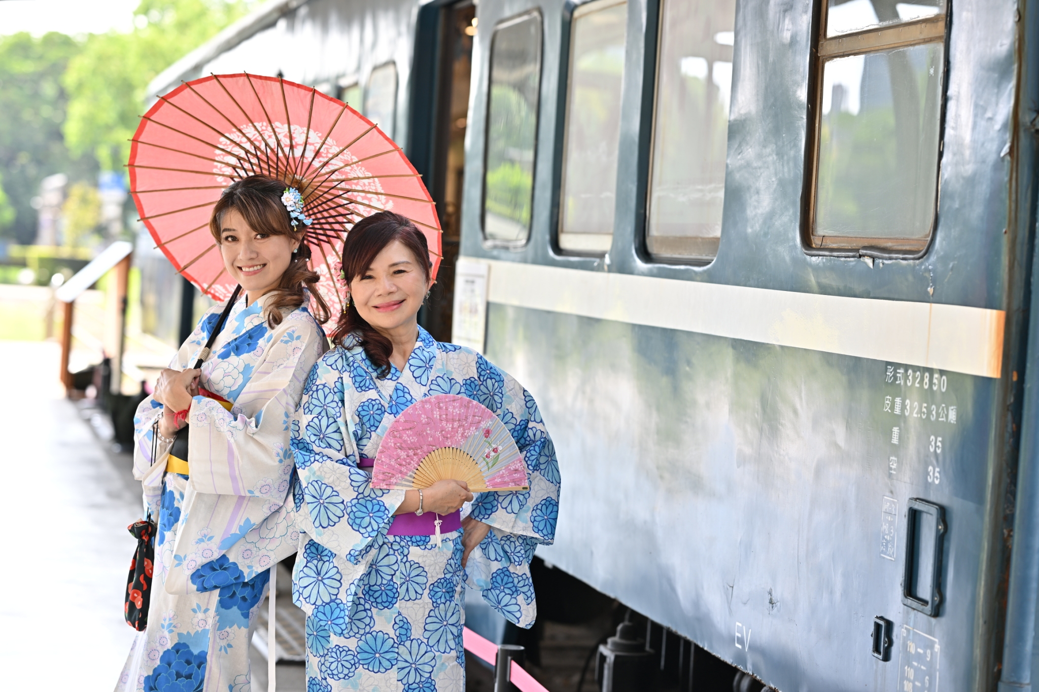 浴衣美人齊聚新北投車站 以換裝體驗推廣北投溫泉與浴衣文化 穿浴衣來泡湯!浴衣所傳遞的不僅是湯泉生活的保存,更為溫泉文化增添華麗的色彩。圖/台北市溫泉發展協會提供