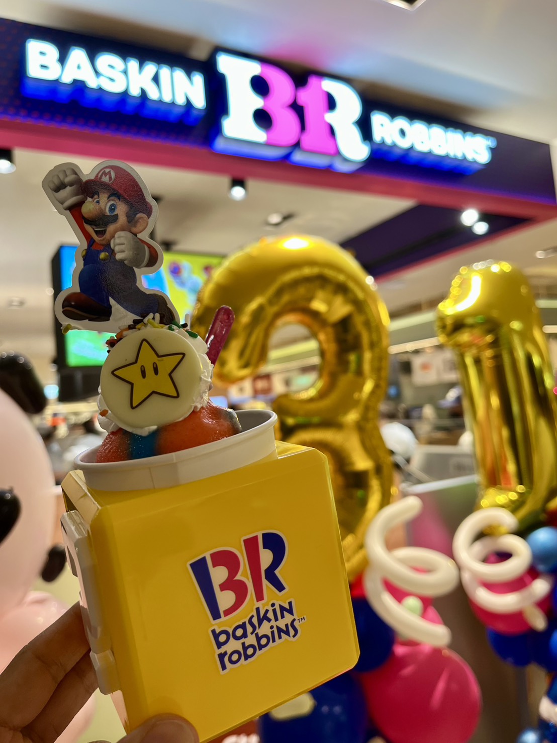 「31冰淇淋」進駐台中新光三越 台灣第31家門市開幕 延續31天、31種口味甜蜜承諾 31冰淇淋誕生於美國加州,至今已歷經八十年歷史,成為全球知名的冰品品牌。圖/31冰淇淋提供