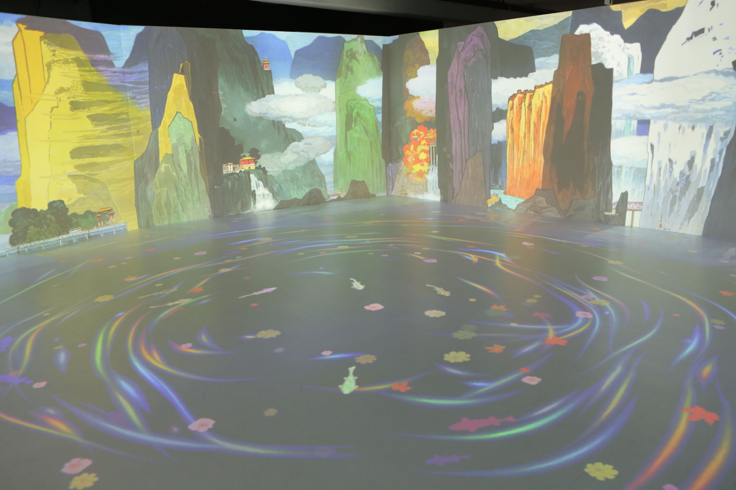 史博館「融景.造境—沉浸體驗展」以科技光影重現馬白水筆下的太魯閣之美。圖/文化部
