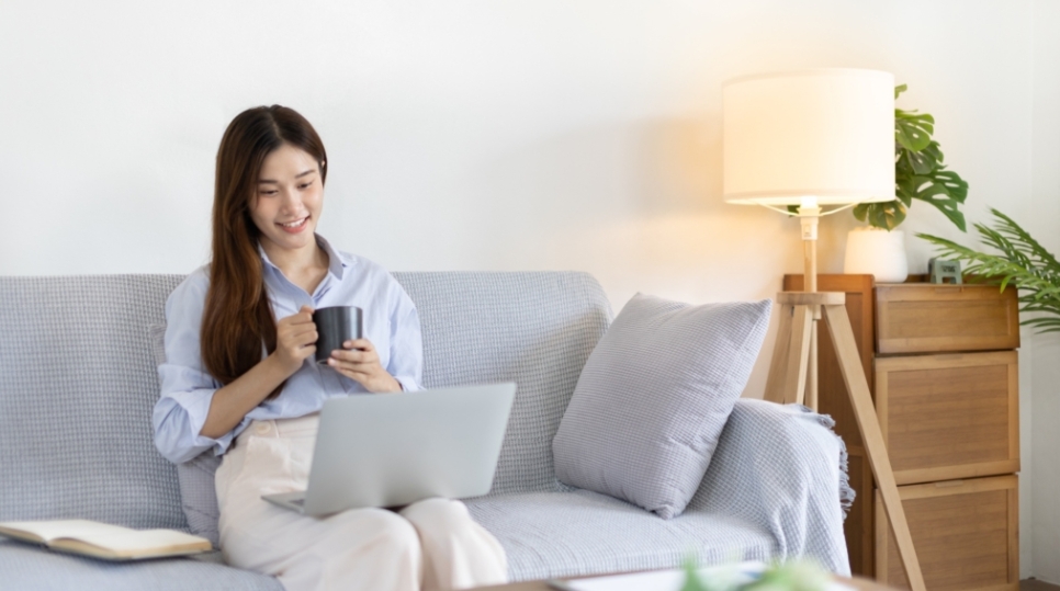 妳需要休息,也需要自己的小角落。妳可以喝杯飲料、走十分鐘的路、躺著聽音樂、看一本書的幾頁,或只是坐在床邊什麼都不做。圖/123RF圖庫