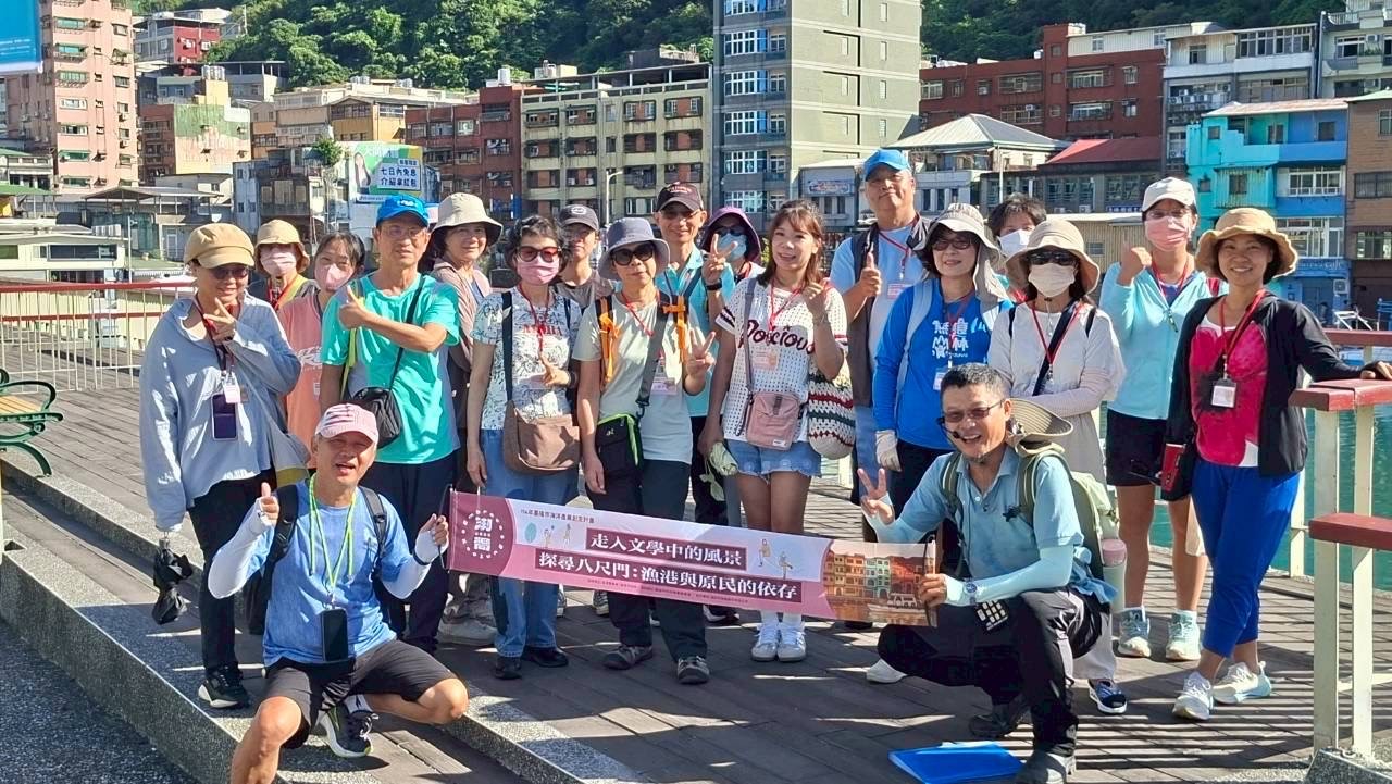 《走入文學中的風景－探尋八尺門》走讀活動，以知名的文學為媒介，走進《八尺門的辯護人》中的真實場景。圖/委託行街區提供