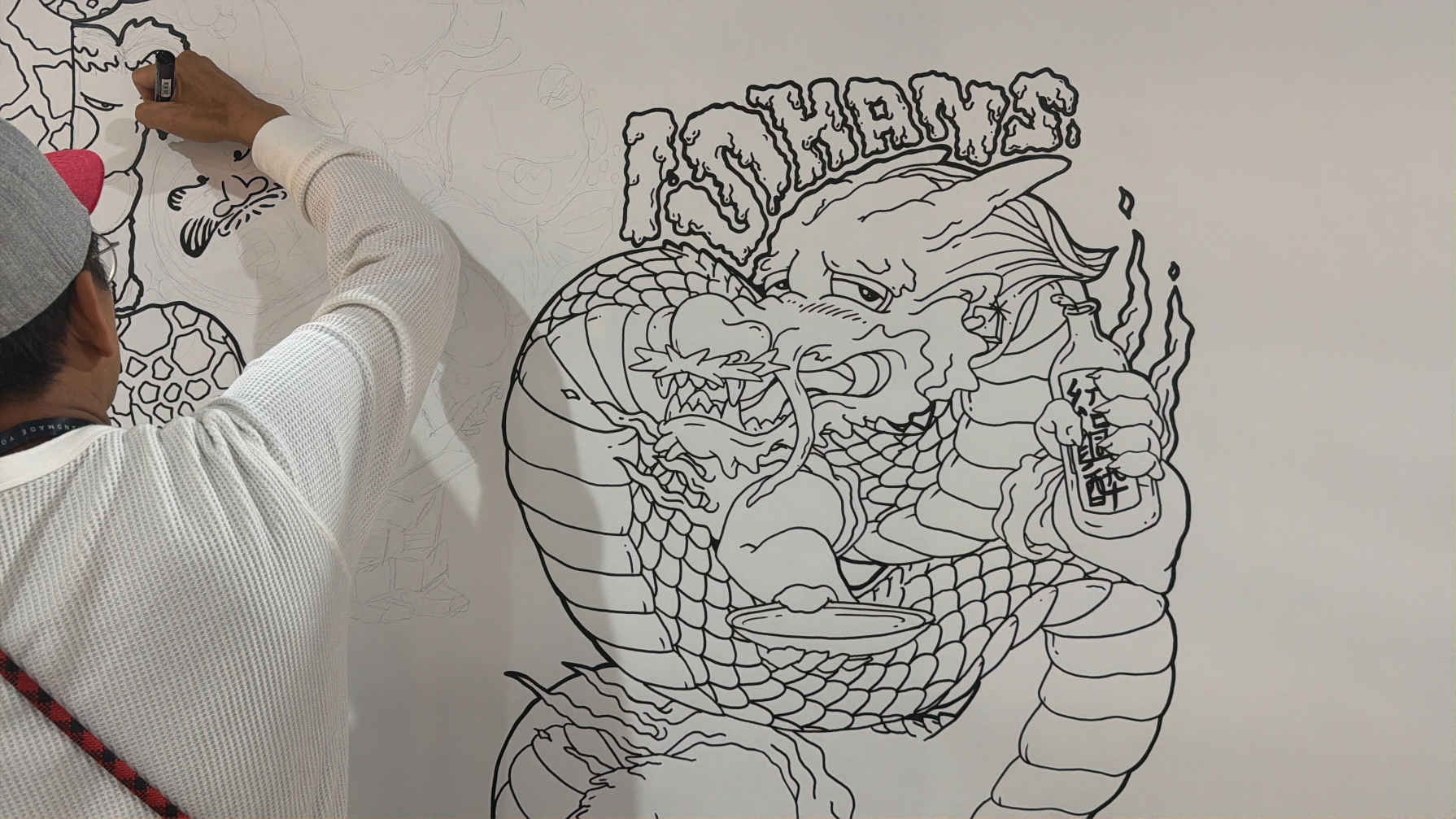 華山三天限定 國際手作設計展夢幻開展中!超過2百間國際創意品牌讓手作控一次逛夠! 日本人氣畫家帶來即興創作,民眾可以近距離觀賞並且跟畫家交流。圖/愛手創提供