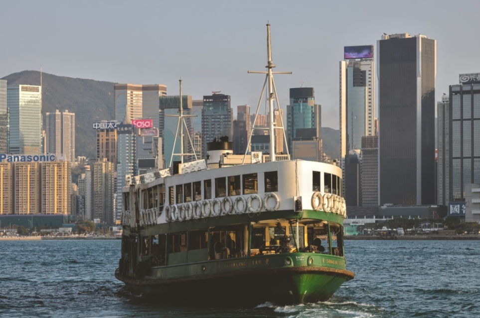 也可以在中環搭乘天星小郵輪,感受滿滿的香港風情。圖/123RF圖庫