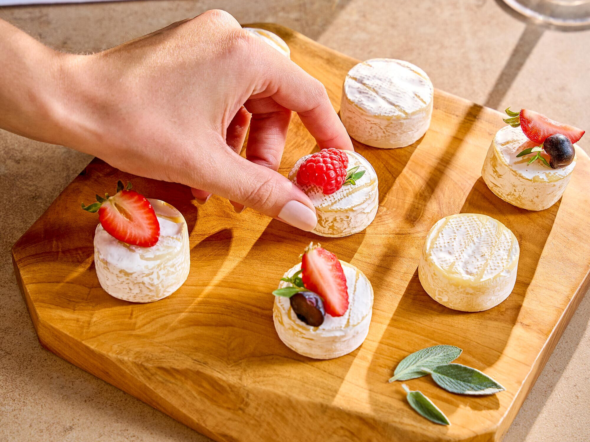 迷你布里加水果吃也很美味。圖/法蘭希提供