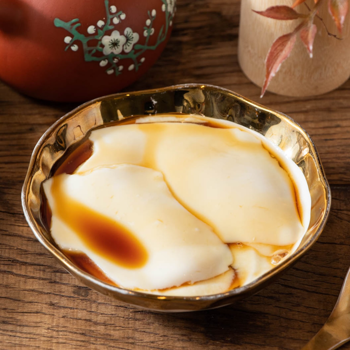 絹豆花選用台灣非基改黃豆，並以天然鹽滷作為凝固劑，超過2個小時蒸煮製成，簡單卻不平凡。圖/山海豆花提供