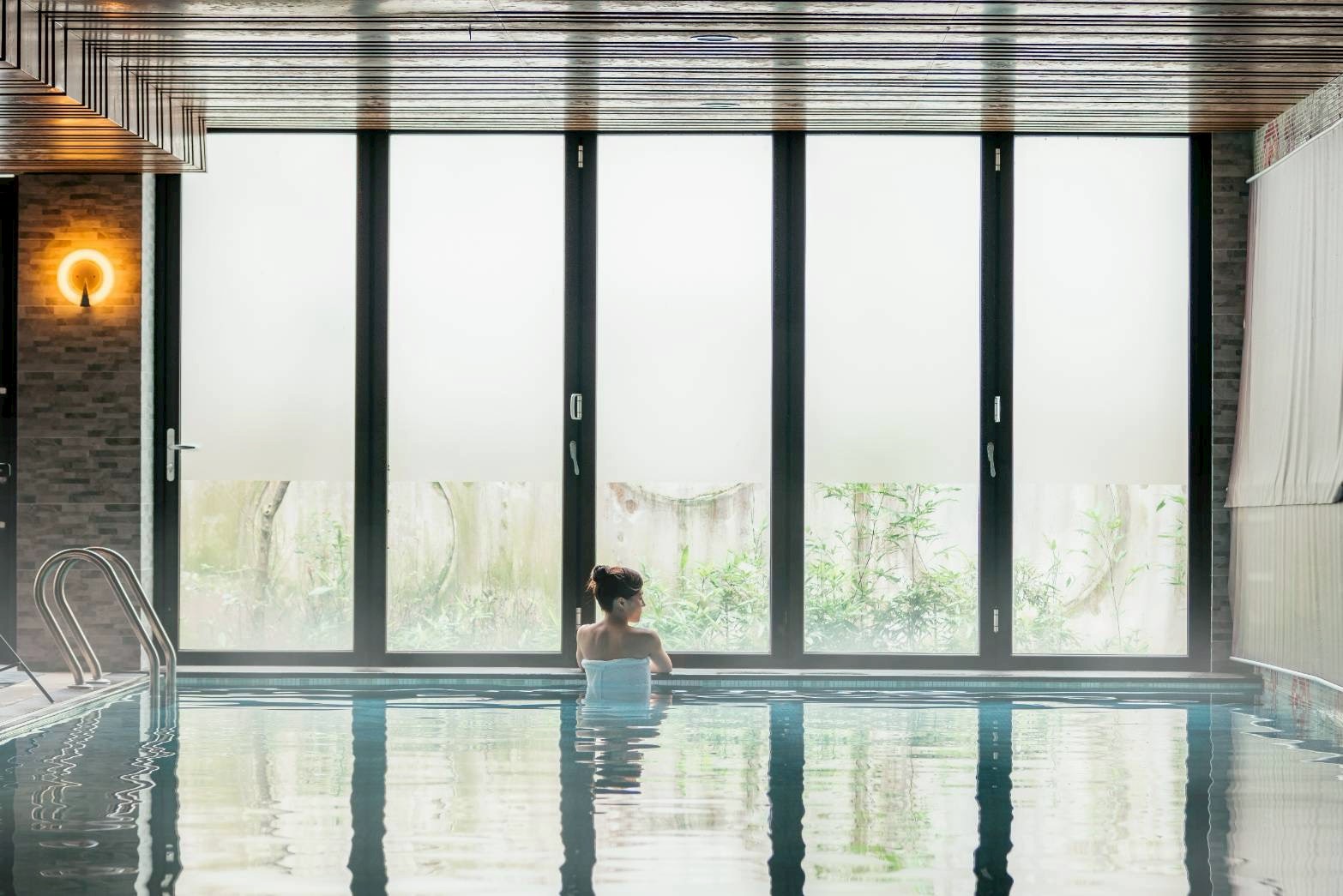 冬季最療癒的行程莫過於泡湯，東北角溫泉旅宿提供舒適的身心放鬆體驗，邊浸泡、邊享受窗外的靜謐時光。圖/東北角風管處提供