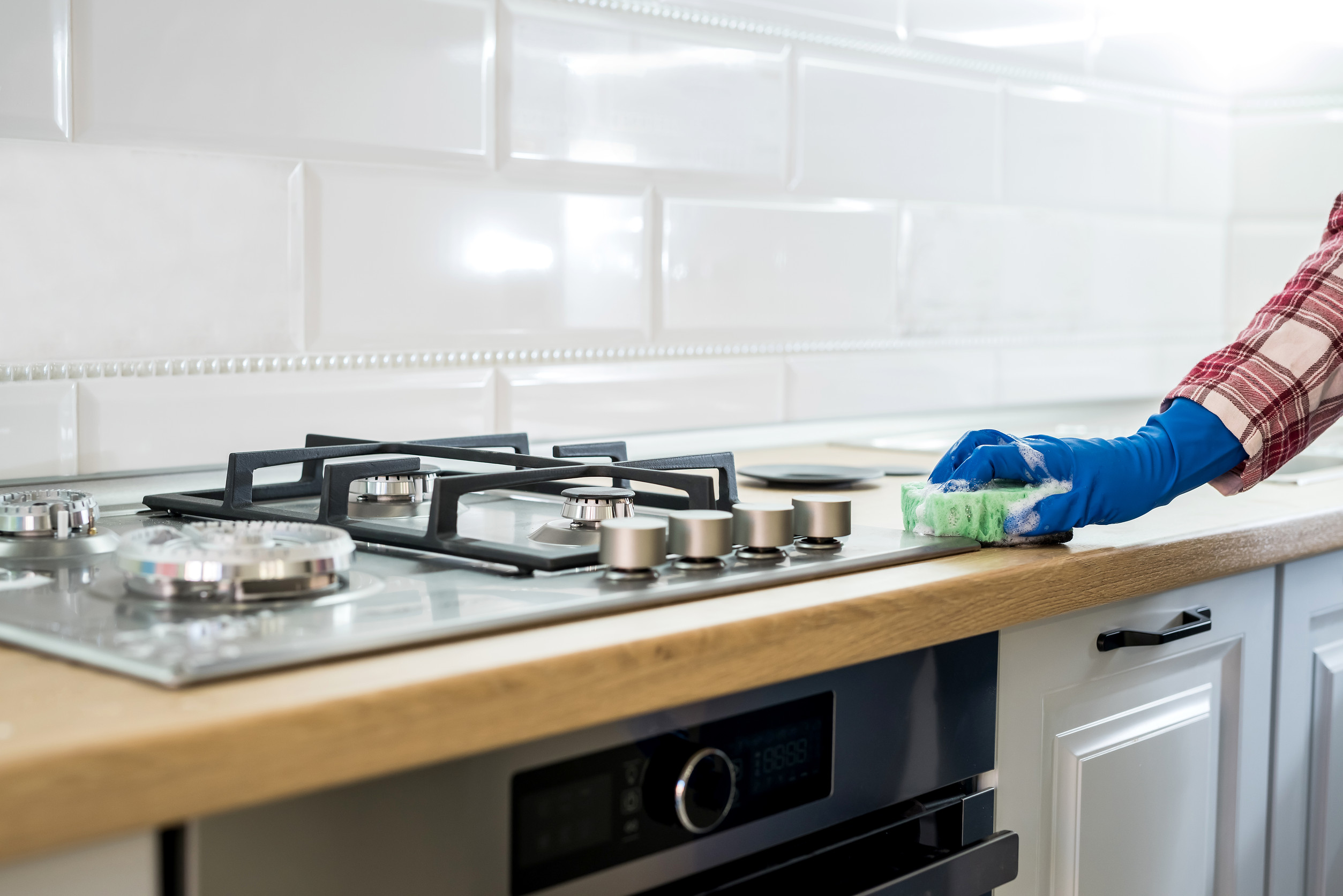 過年大掃除逆轉術 只要1小時8招清除牆面、馬桶、瓦斯爐汙垢