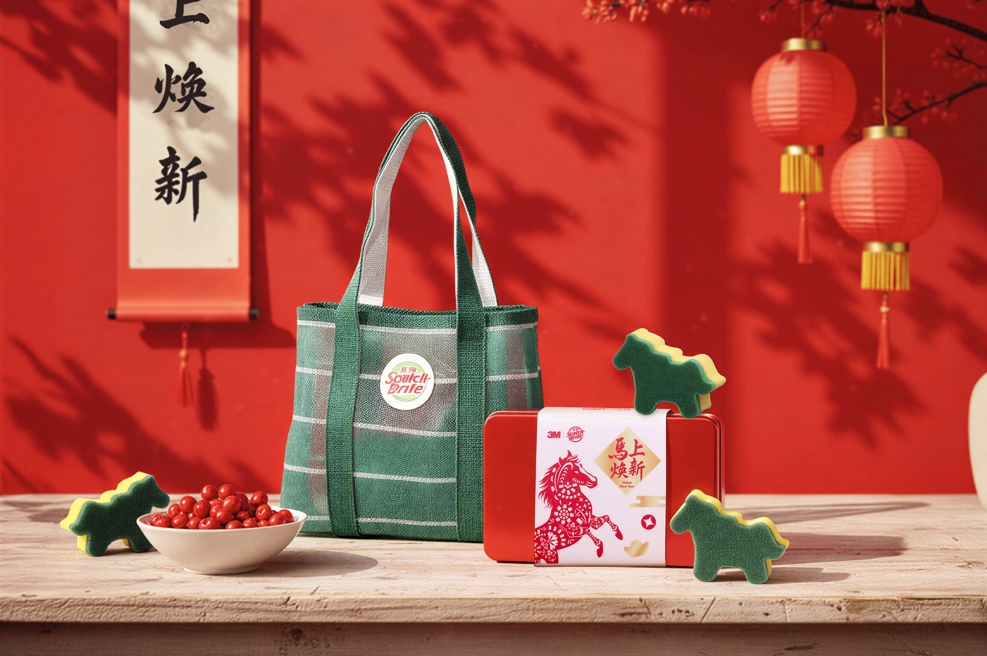 即日起於家樂福購買3M百利指定產品滿299元，即可獲贈馬年限定菜瓜布一只，讓新年的清潔工作馬上有動力。圖/3M提供