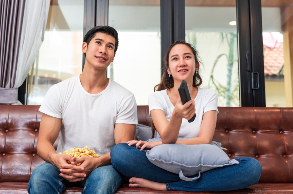 戀愛實境節目觀影引發情侶大戰！是女漢子還是漢子茶？網意外歪樓：這粉底液好專業