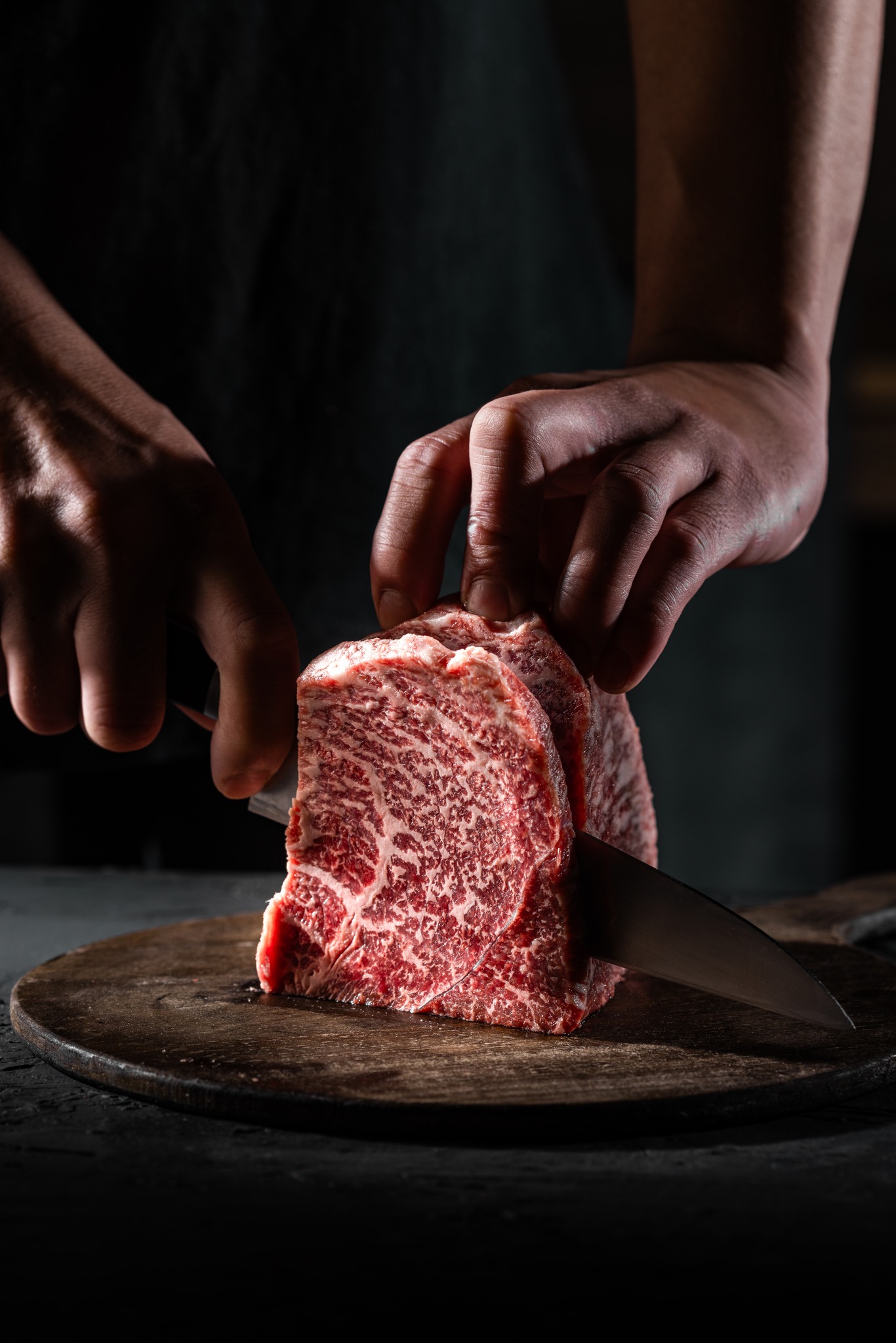 赤富士堅持選用高品質食材，提供包含美國與澳洲和牛、伊比利豬等頂級肉品 。展現了高食材、平價享受的品牌理念。圖/赤富士提供