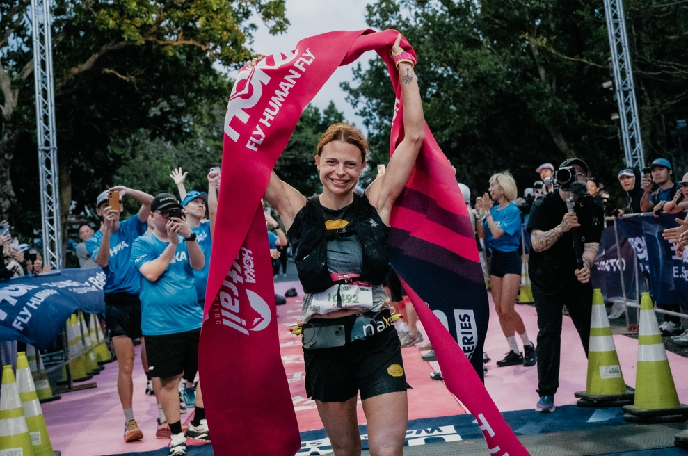 來自義大利的Natalia Mastrota克服起伏挑戰，以12小時29分09秒摘下女子百公里組桂冠。圖/ HOKA Xtrail Kenting by UTMB主辦單位提供