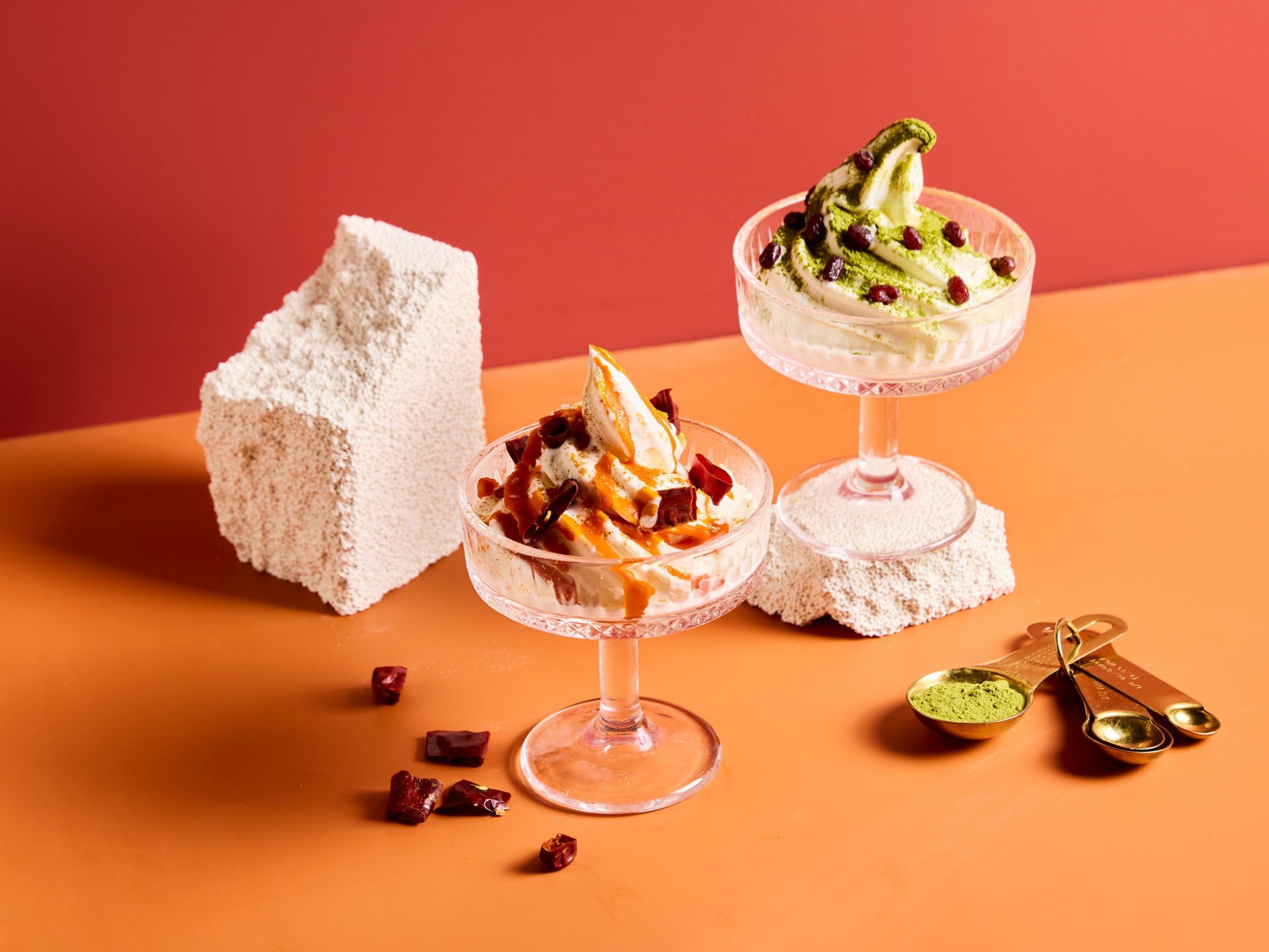 獨創甜點麻辣鹽花霜淇淋口感冰火交融。圖/鼎王提供