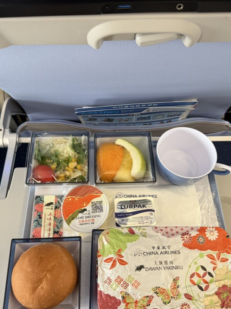 華航與米其林星級名店大腕燒肉聯手，精緻餐點引領高空潮流。圖/讀者提供