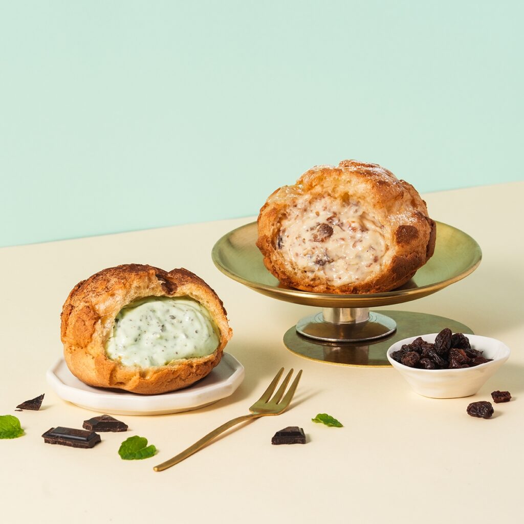 beard papa's現場推出薄荷巧克力泡芙、無酒精蘭姆葡萄泡芙。圖/愛手創提供
