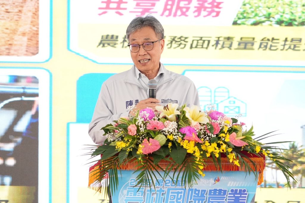 行政院核定第二期農機中程計畫 4年投入92億打造農機共享新農業 - 台北郵報 | The Taipei Post 農業部部長陳駿季於開幕式中致詞,宣佈行政院已核定第二期農機中程計畫,未來4年將投入92億元打造農機共享新農業。圖/農業部提供