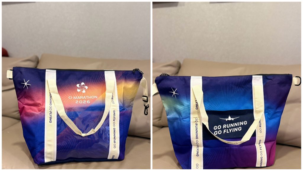 紀念托特包正背面。正面採用夜空漸層色設計，印有華航梅花標誌，背面印上飛機圖騰，兼具實用性與航空特色。圖/李明真拍攝、後製
